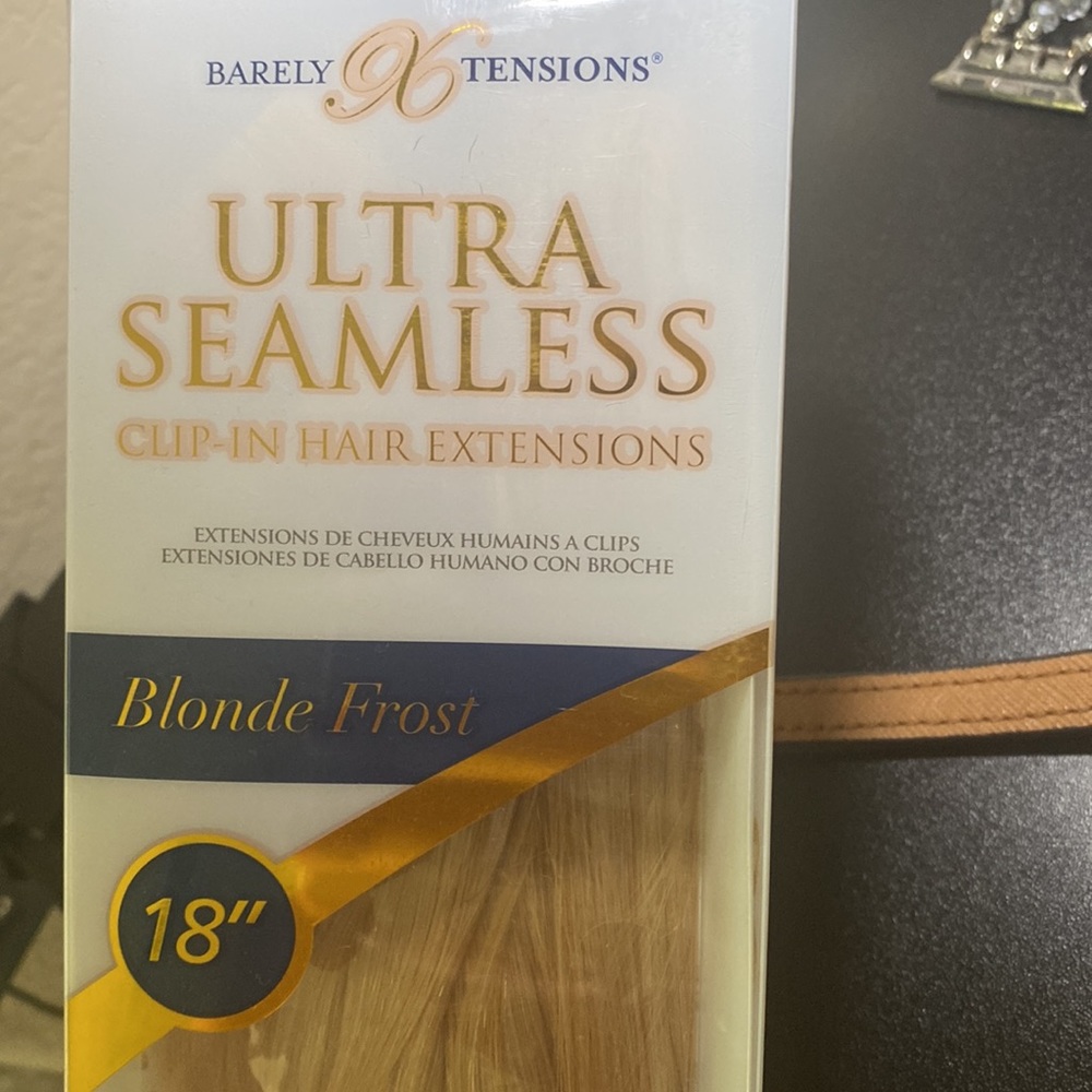 18’’ Blonde Frost BarelyXtentions opened box never worn. Wrong color.